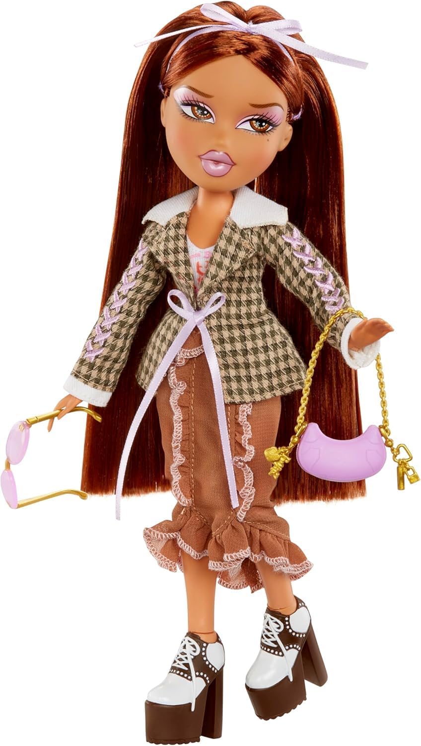 Thumbnail 3 de Bratz Stylin' Yasmin fashion doll with t-shirt