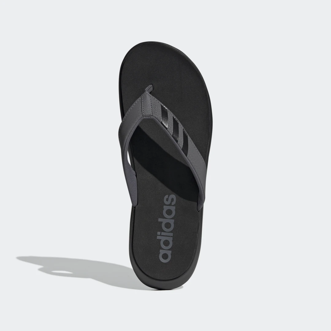 Detalle 2 de Chancla hawaiana Comfort de Adidas – color negro