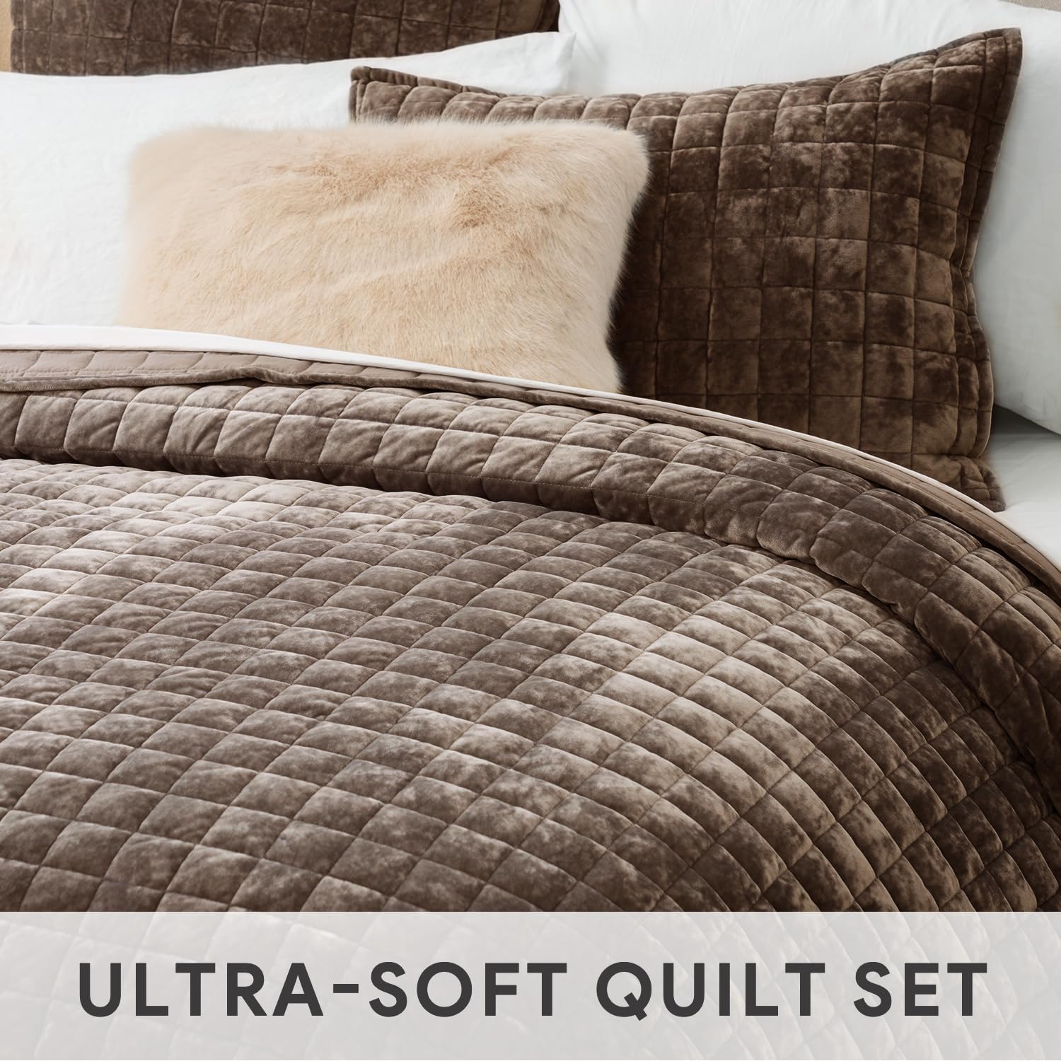 Detalle 2 de RECYCO Luxury Velvet Quilt Set King Size in Walnut Brown