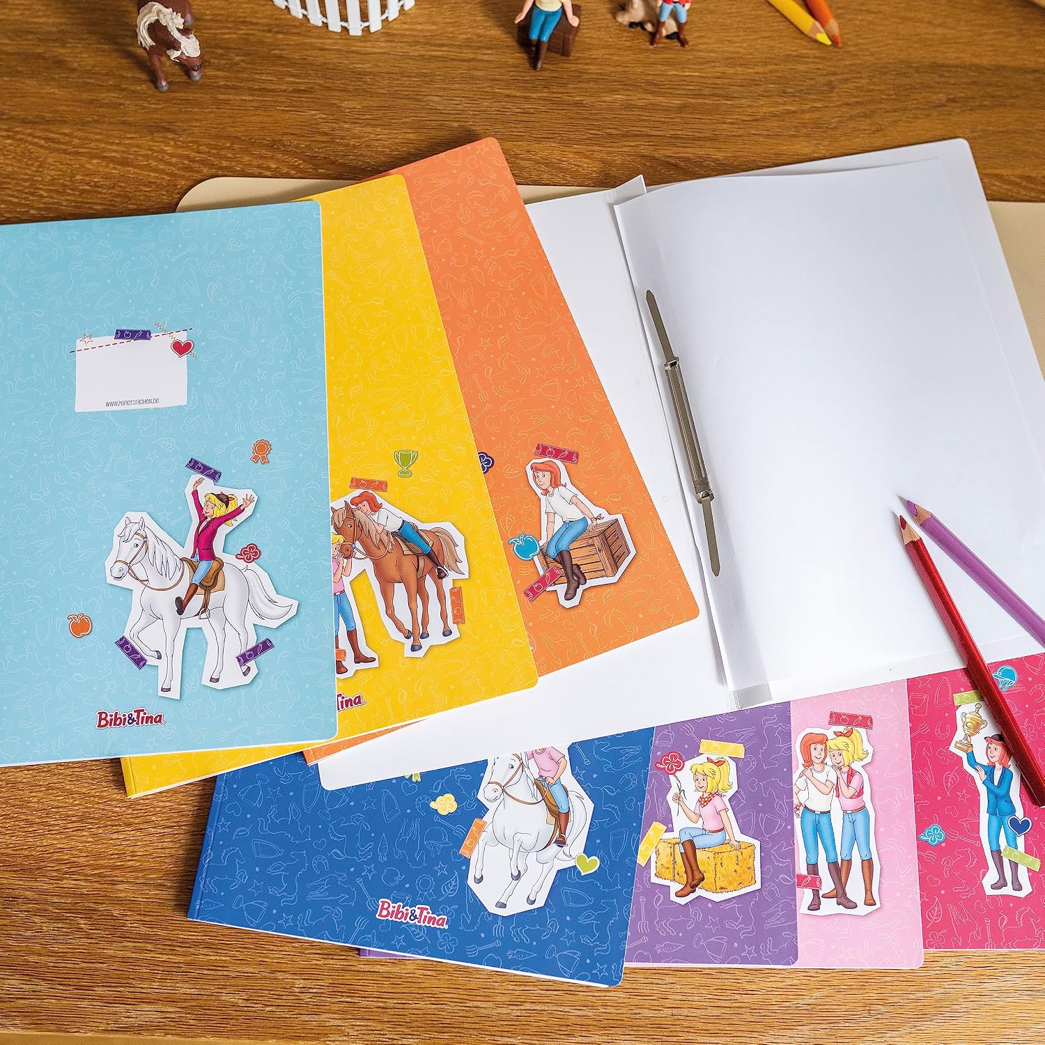 Detalle de Papierdrachen Schnellhefter aus Karton DIN A4 – Bibi & Tina Set 4 (8 Stück, 350 g/m²)