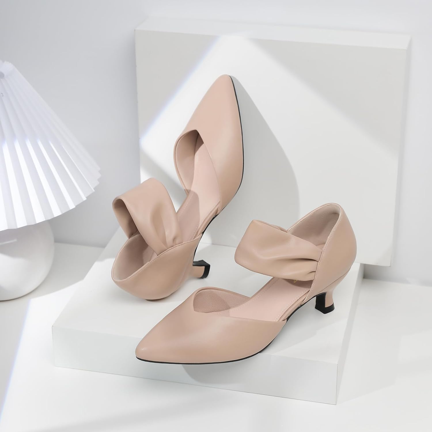 Detalle 2 de RIBONGZ Kitten Heels for Women: Closed Toe, Comfortable 2.4-Inch Pumps
