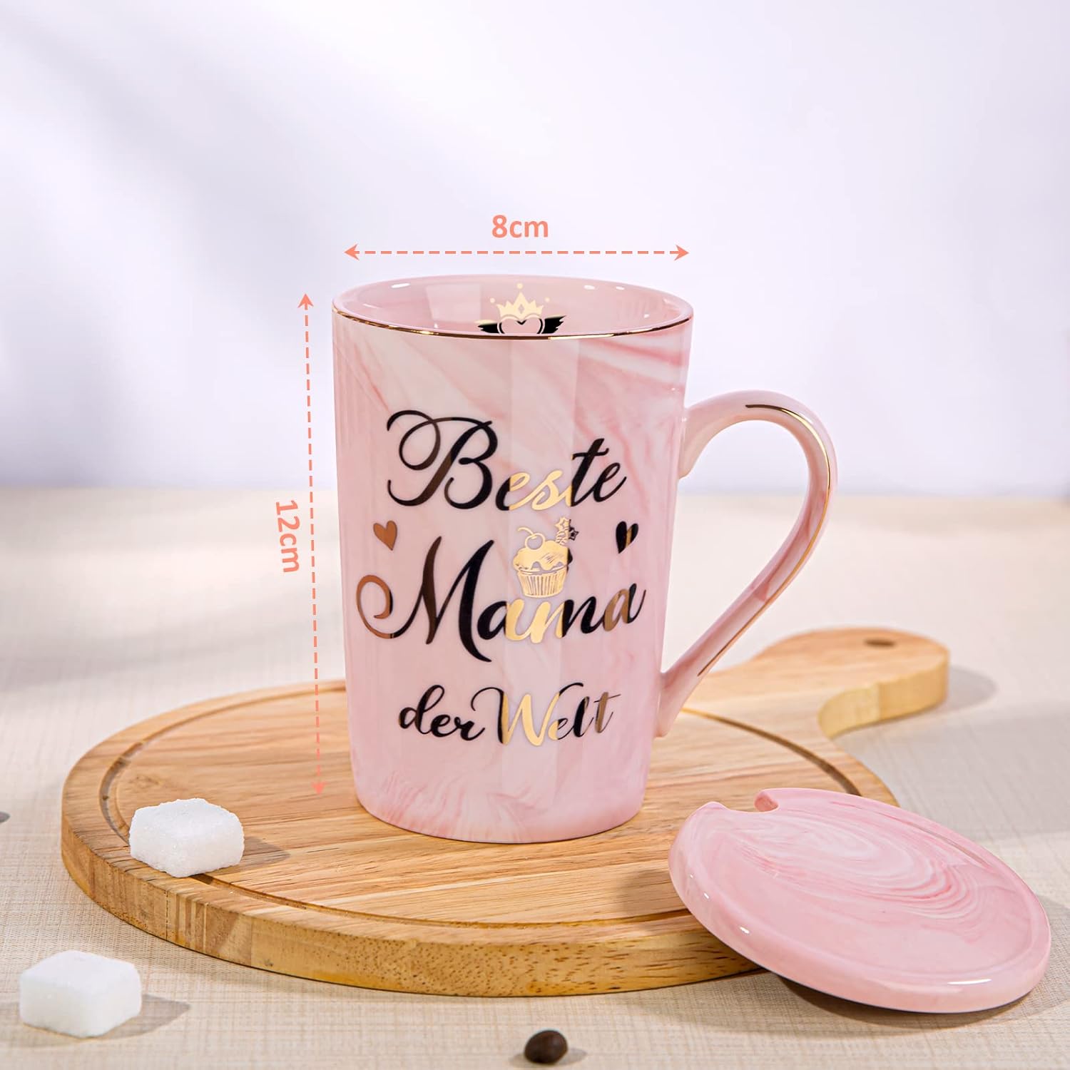 Thumbnail 1 de Muttertagsgeschenk „Beste Mama der Welt“ – Muttertagsgeschenk Tasse in Rosa Marmoroptik mit Goldaufdruck, 400 ml (mit Deckel, Löffel & Grußkarte, Geschenkbox)