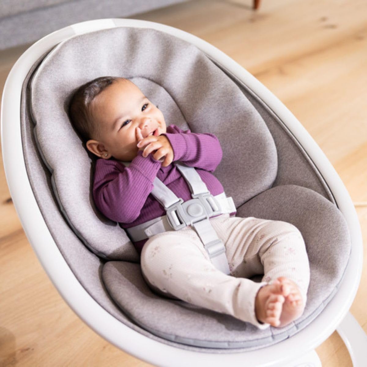Detalle de Graco Sway 'n Grow Bluetooth Soother with Toybar: A versatile, space‑saving swing that grows with your little one