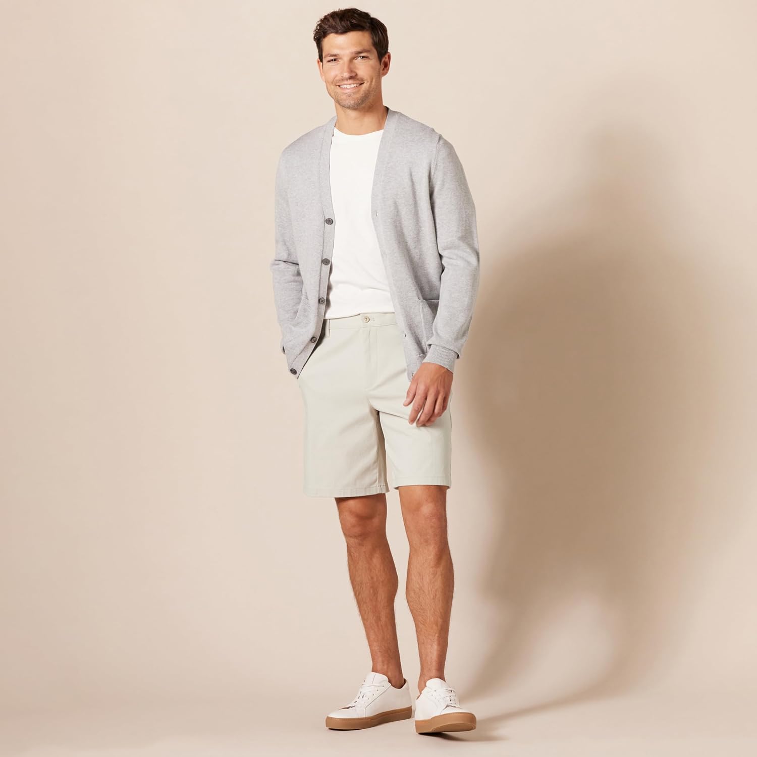 Thumbnail 2 de Amazon Essentials Herren Classic-Fit Stretch-Chino-Shorts, 23 cm Innenbeinlänge