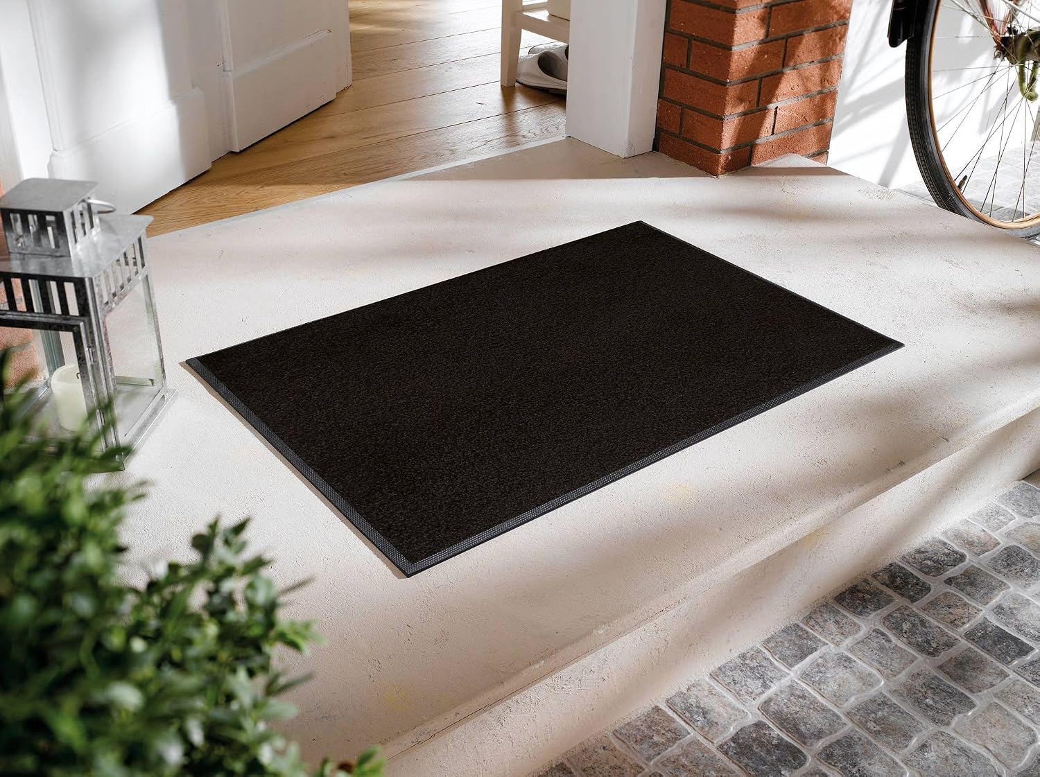 Detalle de Wash+Dry Raven Black – czarna mata wejściowa z poliamidu, gumowy spód