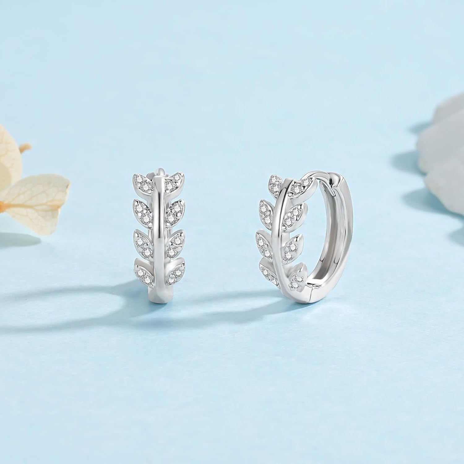 Thumbnail 2 de Loutade Creolen Silber 925 Klein – Blume Olivenblatt mit Cubic Zirkonia, hypoallergen, 13 mm