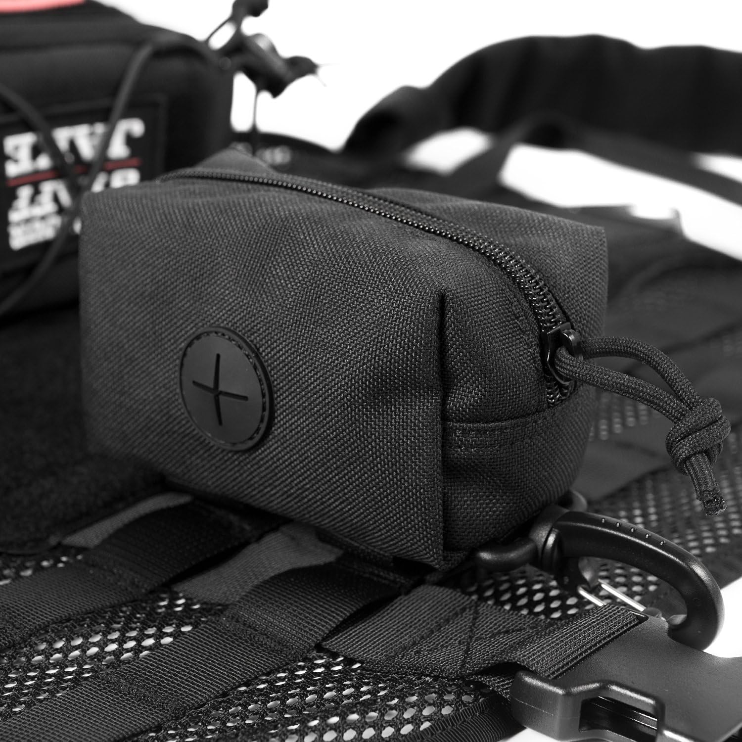 Detalle 2 de OneTigris Distributeur Sac à Crottes Chien avec Système MOLLE et Mousquetons – Noir