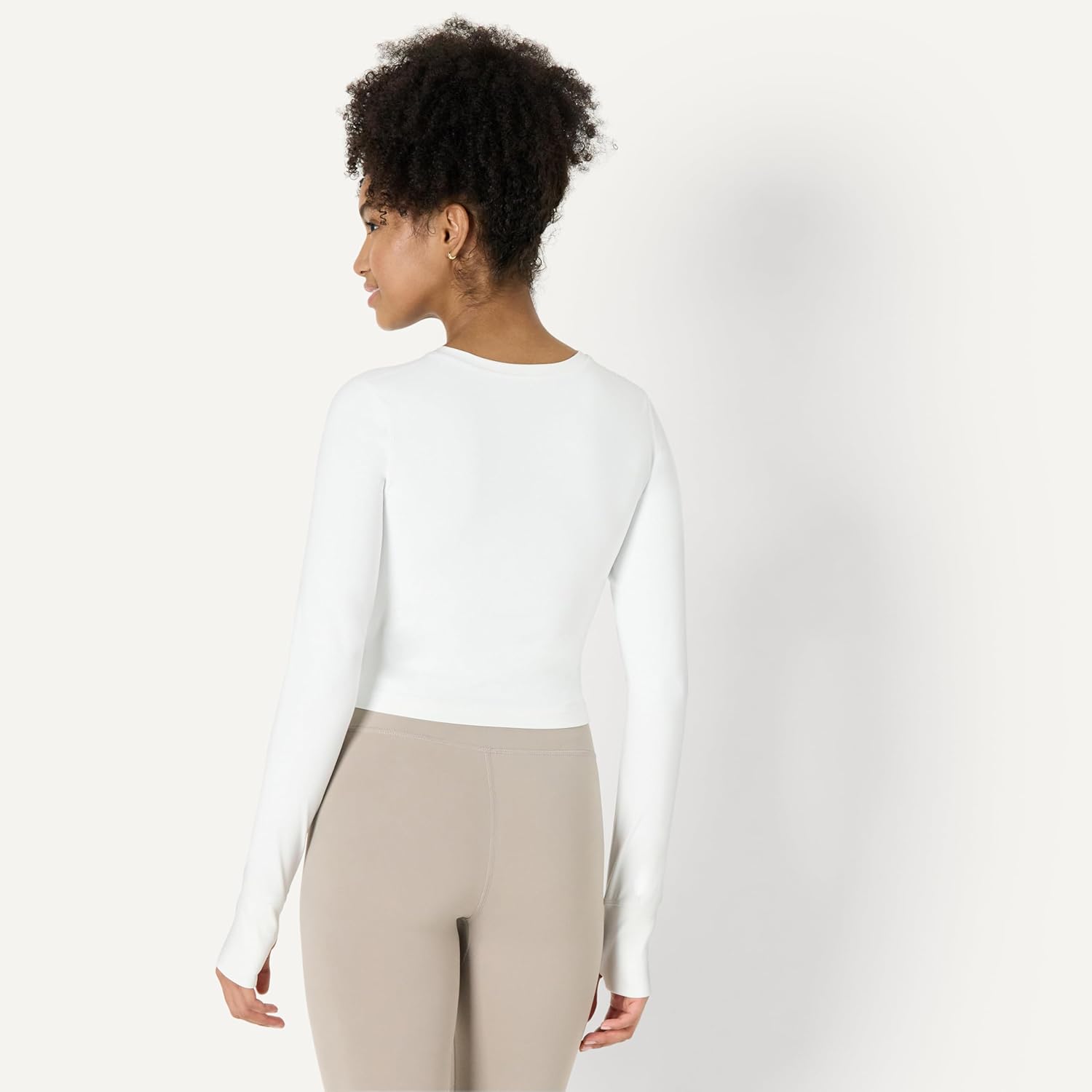Thumbnail 1 de Amazon Essentials Damen Active FormFlex „Buttery Soft“ Bauchfreies Layering-Workout-Top (kurze Ärmel, schlanke Passform)