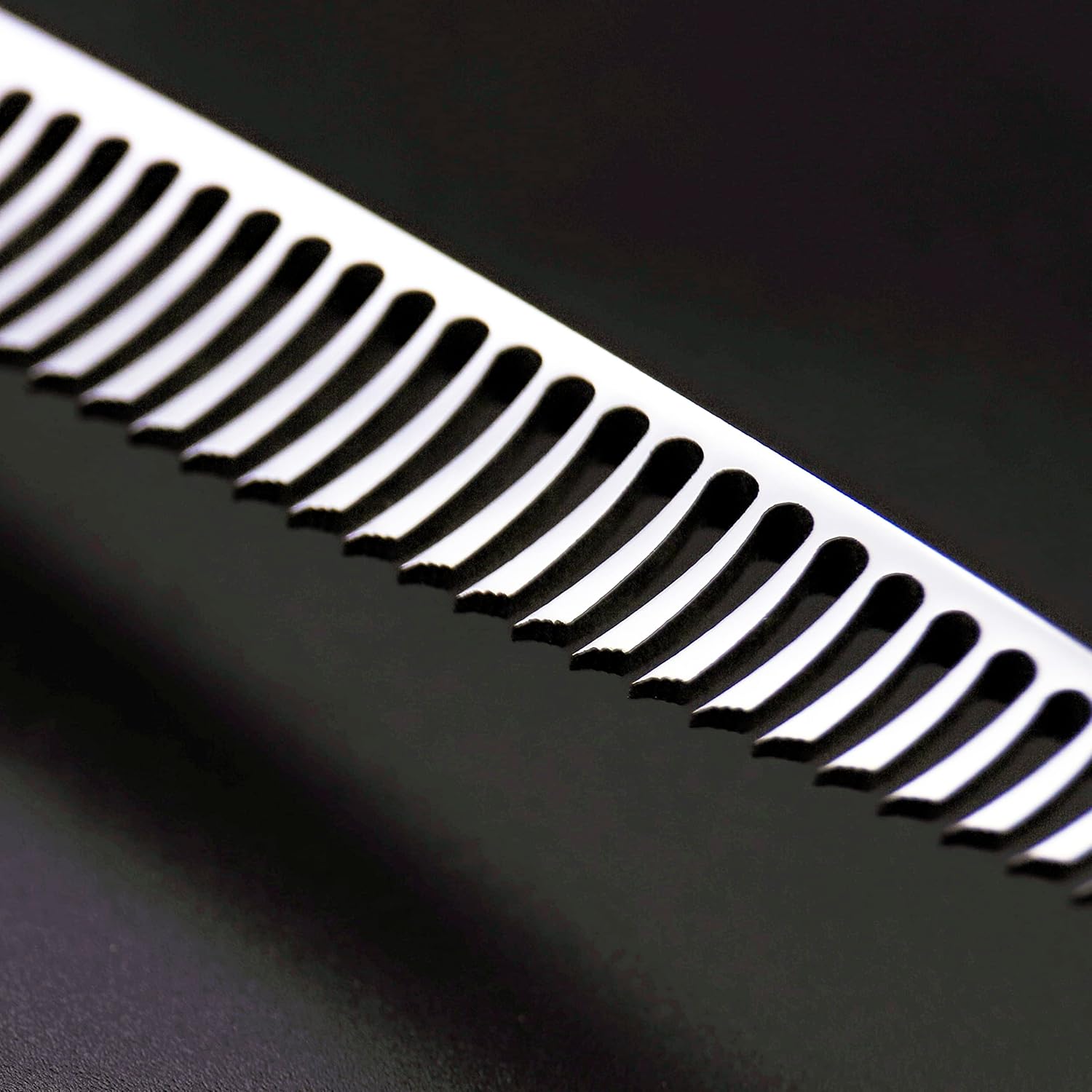 Detalle de AOLANDUO Forbici Sfoltitrici Professionali con Dente Inverso – VG10 Giapponese, 20–25% Sfoltimento, Impugnatura Offset