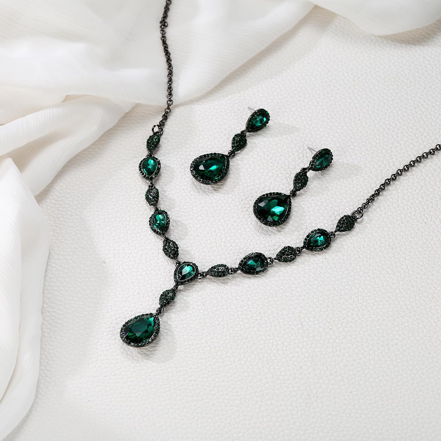 Thumbnail 2 de Parure Clearine Forme Y Femme – Goutte d'Eau Noir et Vert, collier et boucles d'oreilles en cristal