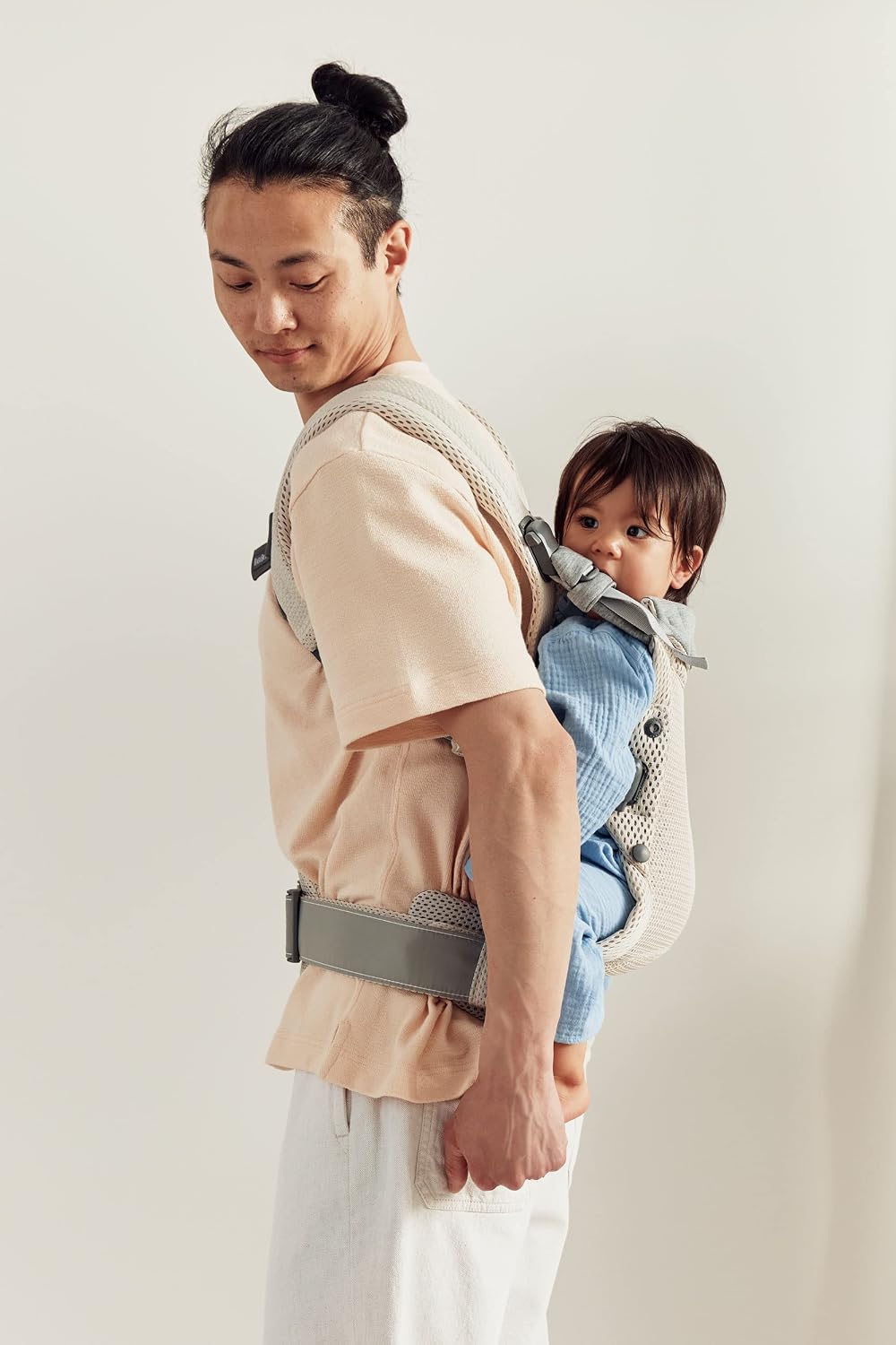 Detalle 2 de BabyBjörn Baby Carrier Harmony (3D Mesh) in Cream