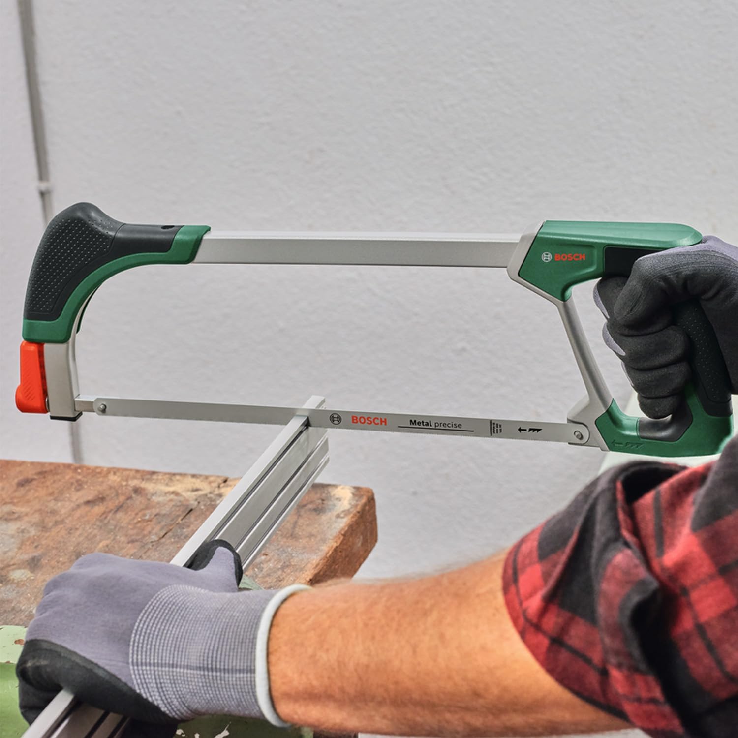 Thumbnail 4 de Bosch seghetto 300 mm con lame extra: impugnatura Softgrip e taglio universale per metallo, legno e plastica