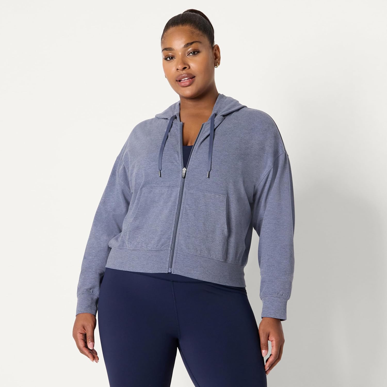 Detalle de Amazon Essentials Women's Athletic Soft Performance Lightweight Cropped Zip Up Hoodie