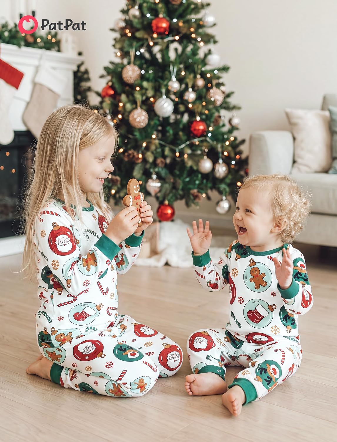 Detalle de PATPAT Family Christmas Pajamas, Henley Neck