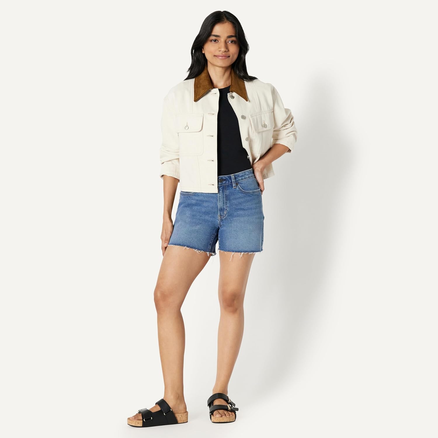 Thumbnail 4 de Amazon Essentials Women’s Low Stretch Mid-Rise Regular-Fit Jean Short (4 1/2" inseam)