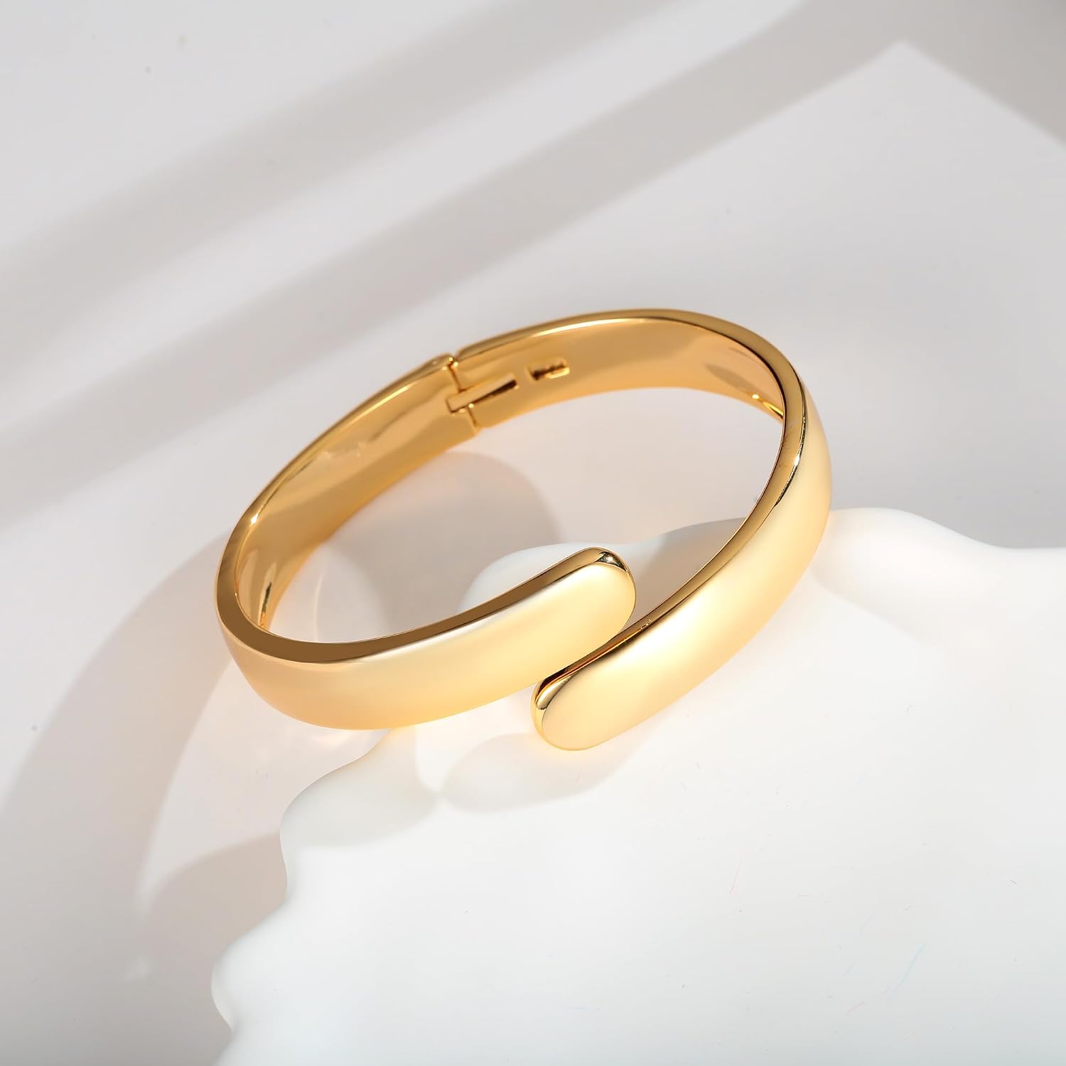 Thumbnail 6 de LILIE&WHITE Gold Armreif für Damen – Eleganter, hypoallergener Schmuck mit Goldbeschichtung
