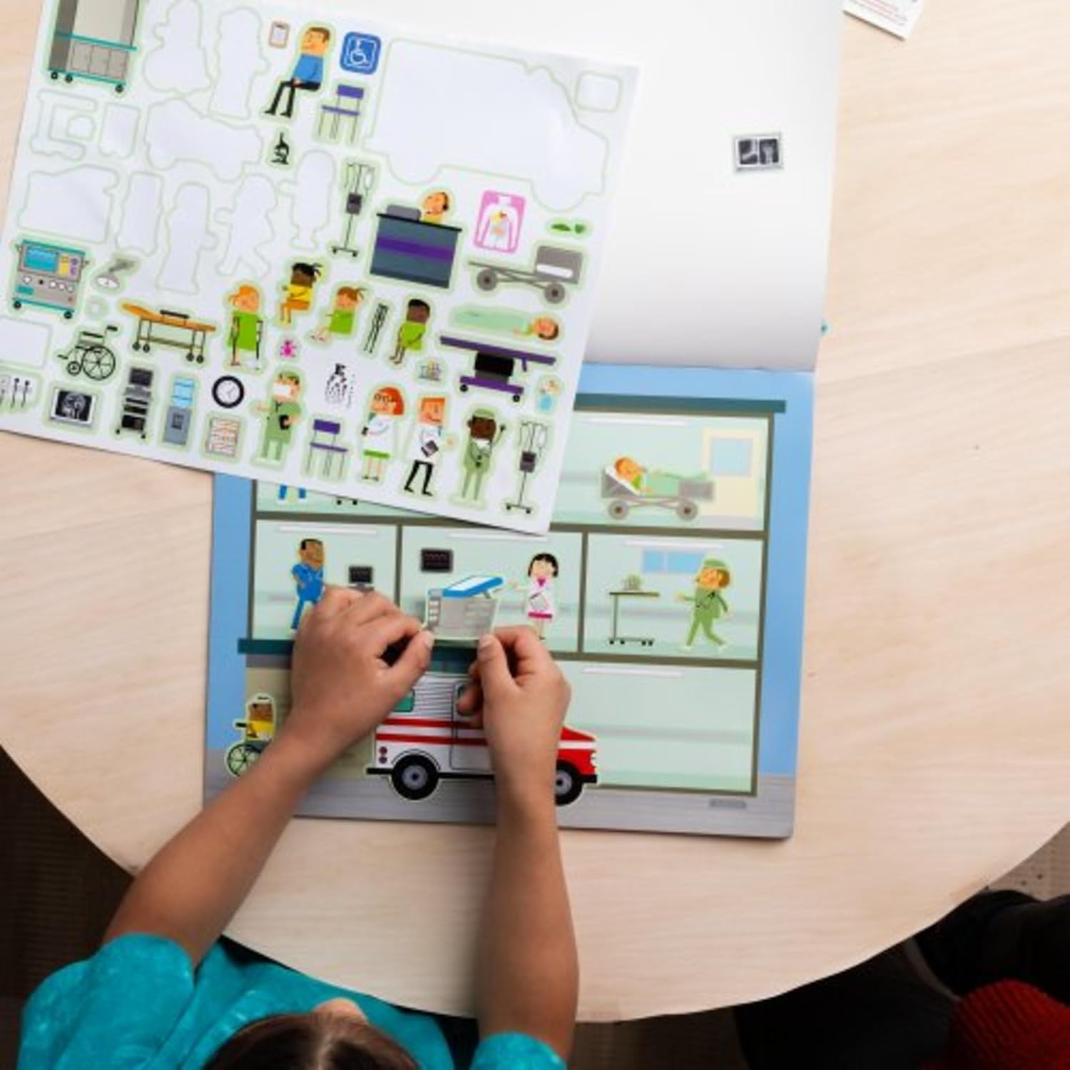 Thumbnail 4 de Melissa & Doug – Bloc autocollants réutilisables Véhicules (livre d’activités) FSC, 3 ans et +