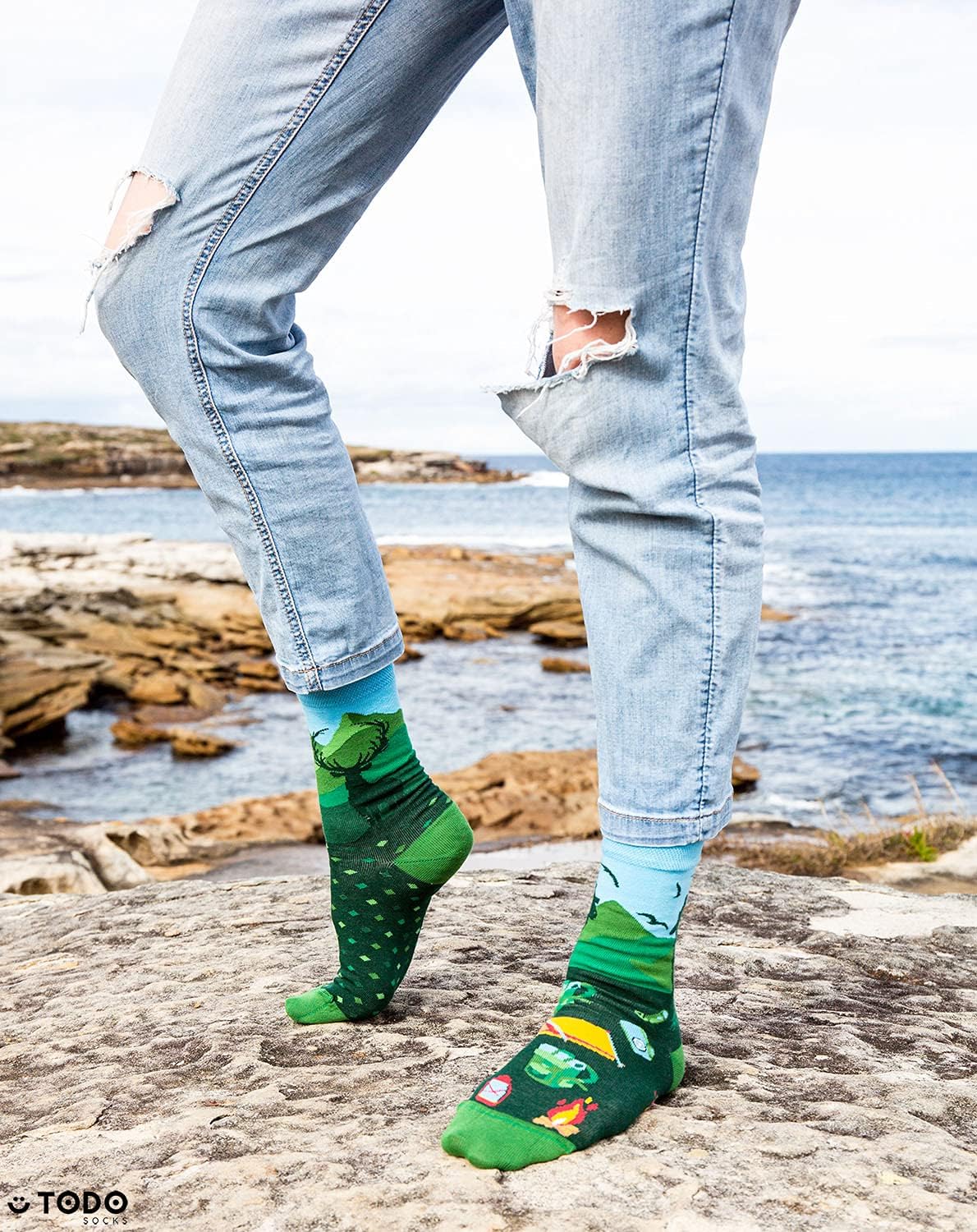 Thumbnail 3 de TODO Colours Lustige Socken mit Motiv – Mehrfarbige Berge & Waldtiere für Trekking-Fans
