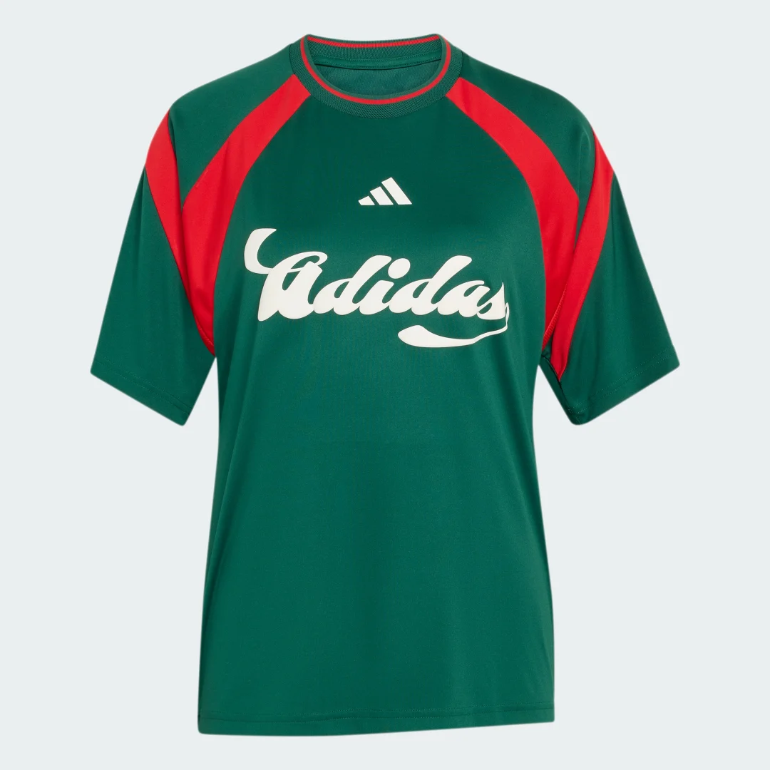 Detalle de Camiseta House of Tiro de Adidas en verde: comodidad para el día a día