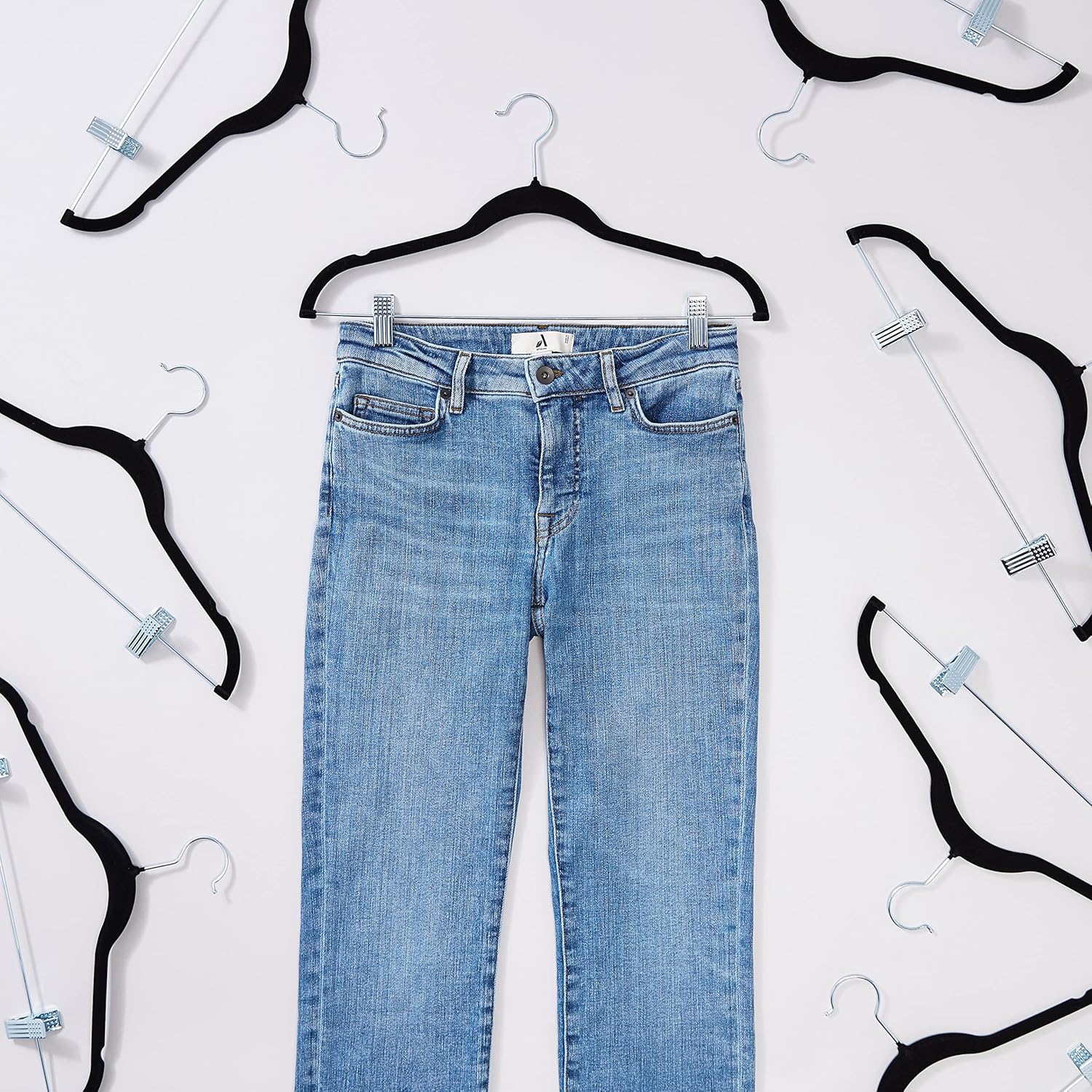 Thumbnail 2 de Amazon Basics: Grucce con pinze per gonne e pantaloni, velluto rivestito, confezione da 24, Nero