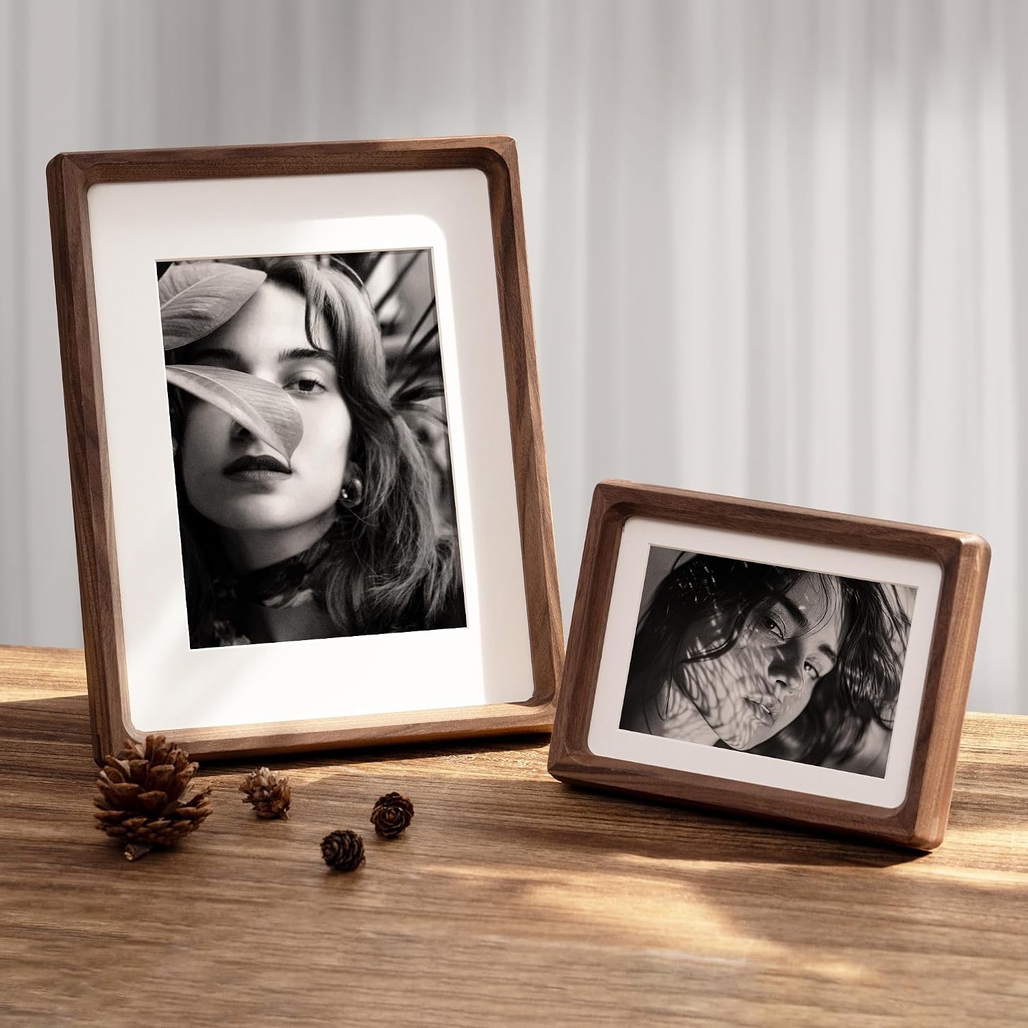Thumbnail 1 de 8x10 Picture Frame in Natural Walnut Wood with Tempered Glass (Handcrafted Rounded Corners)