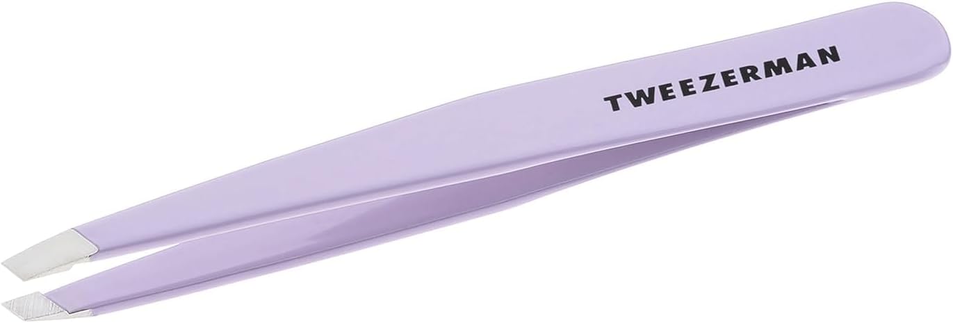 Detalle de TWEEZERMAN Slant Tweezer for Eyebrows, Lavender Stainless Steel, 25° Tip