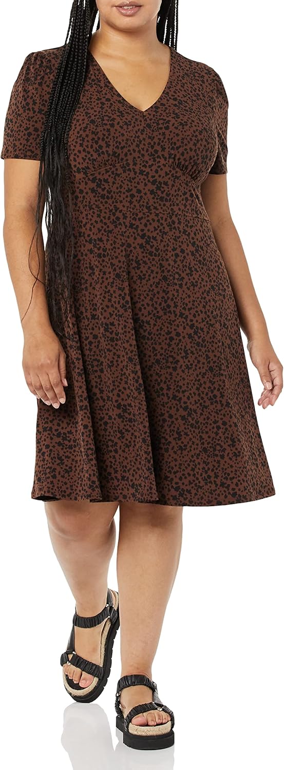 Thumbnail 5 de Amazon Essentials Women’s Short-Sleeve V-Neck Fit & Flare Floral Jersey Dress