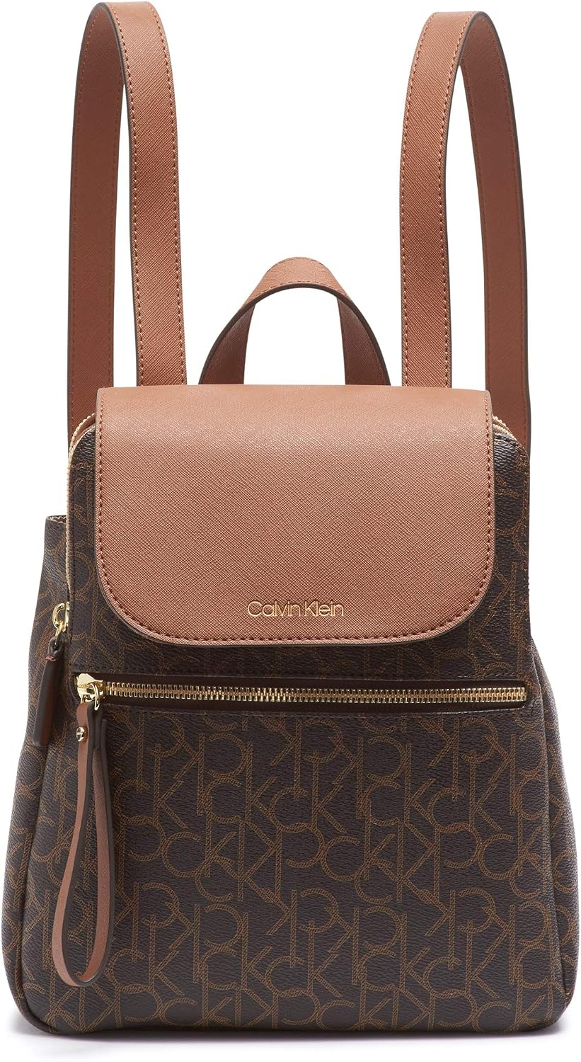 Detalle 2 de Calvin Klein Reyna Signature Flap Backpack