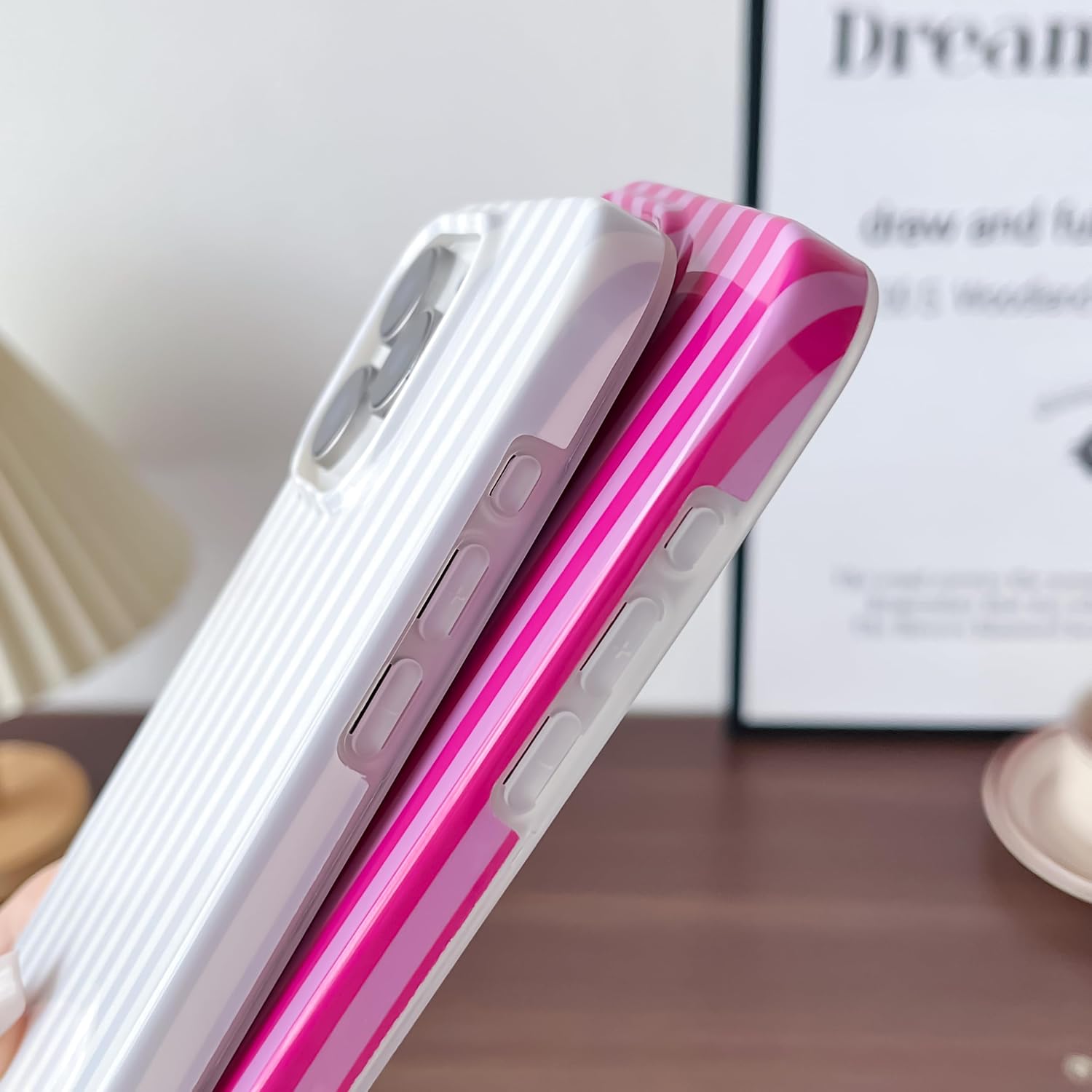 Detalle de Yeddabox Striped TPU Case for iPhone 16 Pro Max, Blue and White
