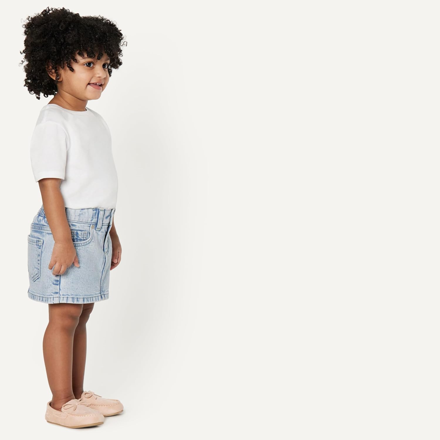 Detalle 2 de Amazon Essentials Girls’ Medium Stretch Regular-Fit Denim Skort with Built-in Shorts