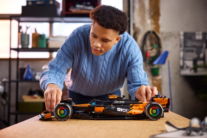 Thumbnail 9 de LEGO Technic McLaren MCL39 F1 Rennwagen 42228 – Ausstellungsmodell mit 1.675 Teilen