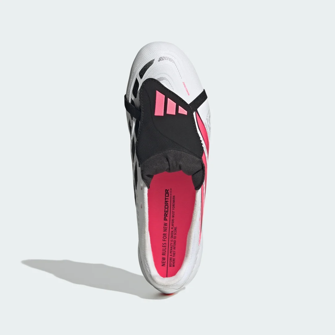 Detalle de Adidas Predator League: bota de fútbol con lengüeta plegable para césped natural húmedo