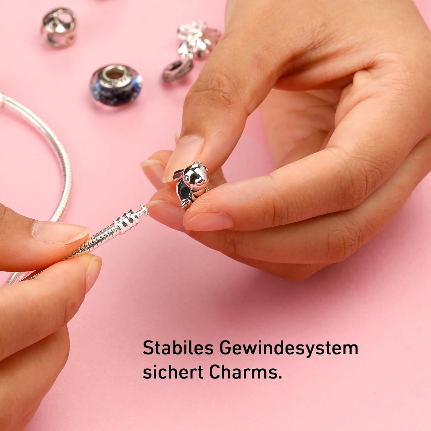 Detalle 1 de Silber Charm Armband mit Logo Gravur 17–21 cm
