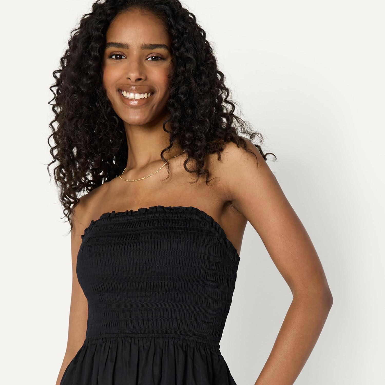 Detalle 1 de Amazon Essentials Women's Regular-Fit Cotton Sateen Smocked Bodice Short Dress
