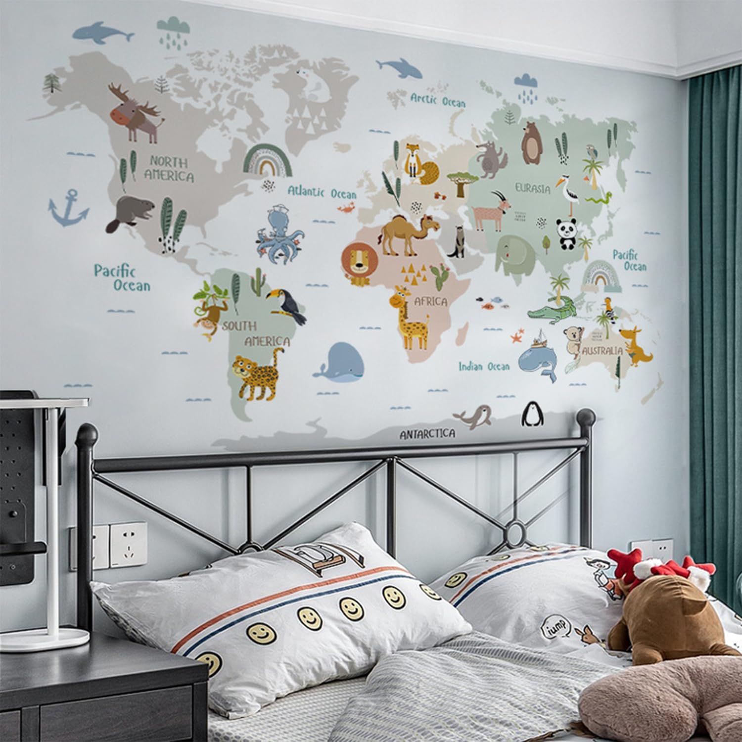 Detalle de Animal World Map Wall Decals, 34.2 x 20.4 in