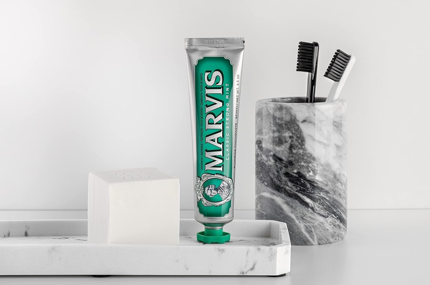 Thumbnail 5 de Marvis Classic Strong Mint Toothpaste (85 ml) for long-lasting fresh breath