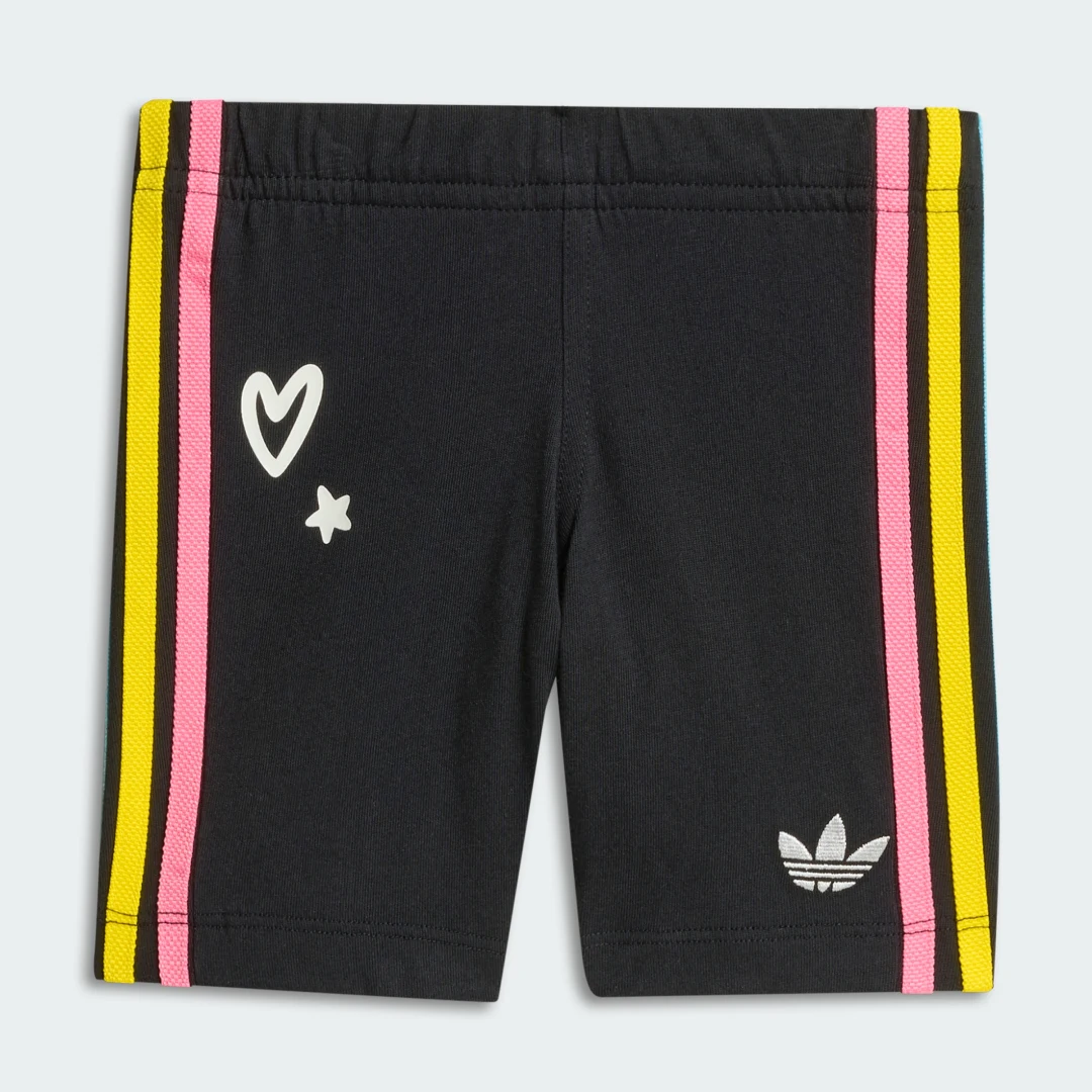 Detalle 2 de Conjunto Adidas Care Bears: Camiseta y pantalón corto en blanco