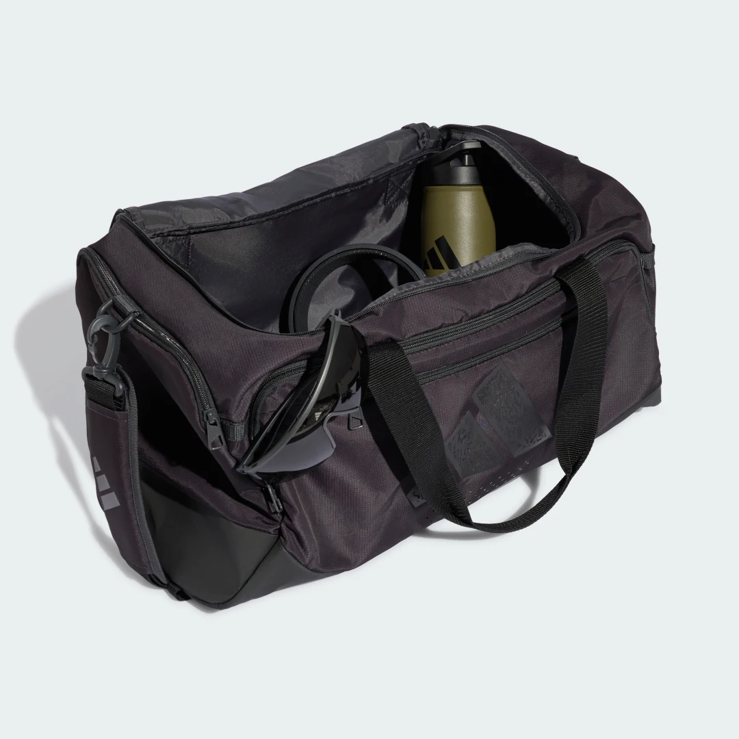 Detalle 2 de BOLSA DE VIAJE TRAINING DEFENDER GRAPHIC PEQUEÑA de Adidas
