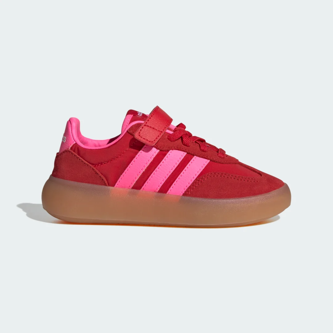 Detalle de Zapatilla Barreda Decode de Adidas: rojo, comodidad y estilo para el uso diario