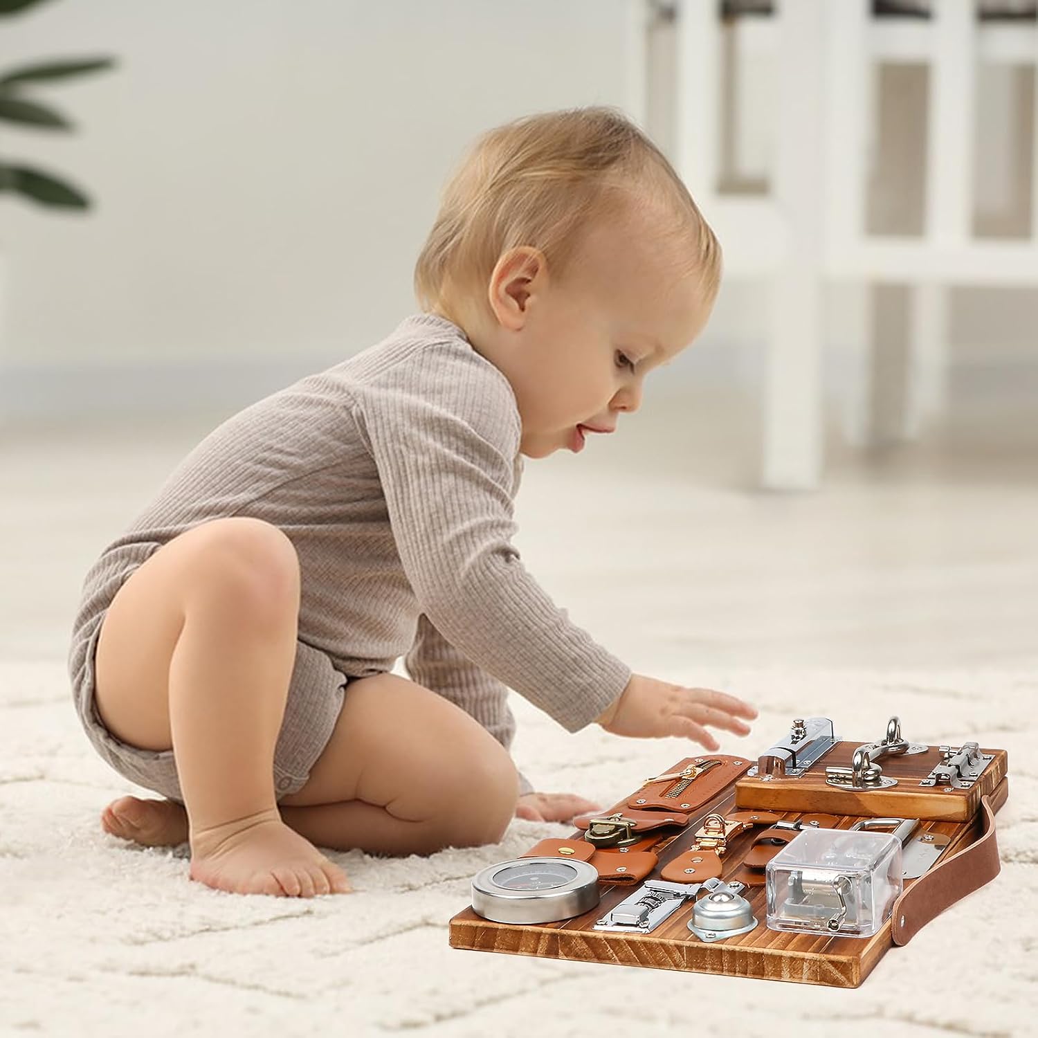 Detalle 2 de Jacootoys Busy Board Wooden Montessori 13‑in‑1