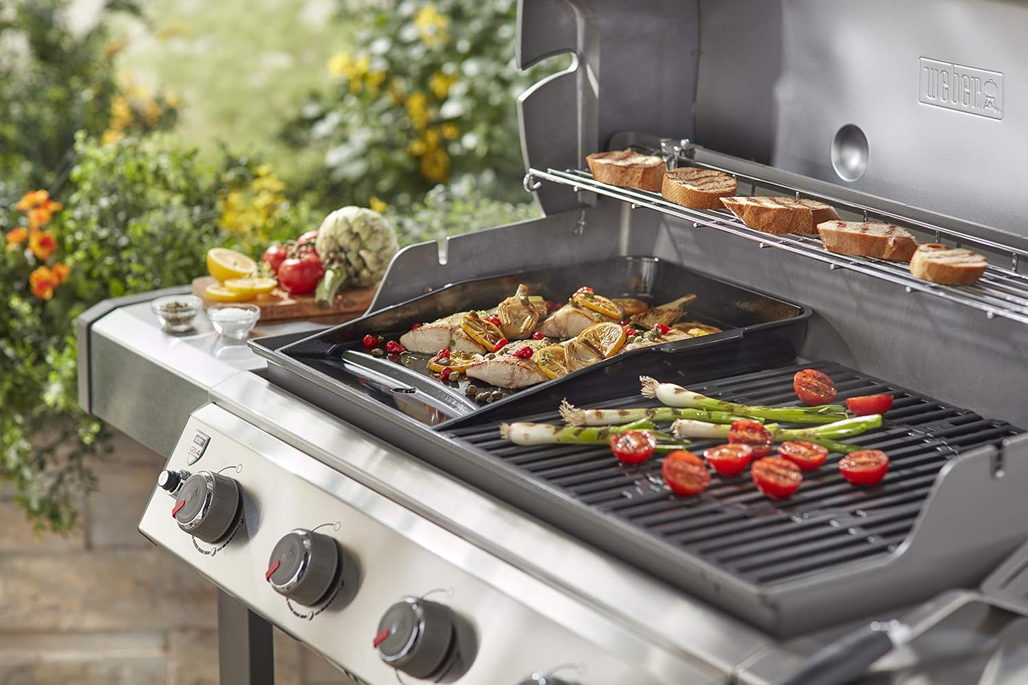 Detalle 2 de Weber Deluxe Plancha für Genesis II (57 x 40 cm) – Grillplatte aus porzellanemailliertem Gusseisen für Genesis II 400/600er