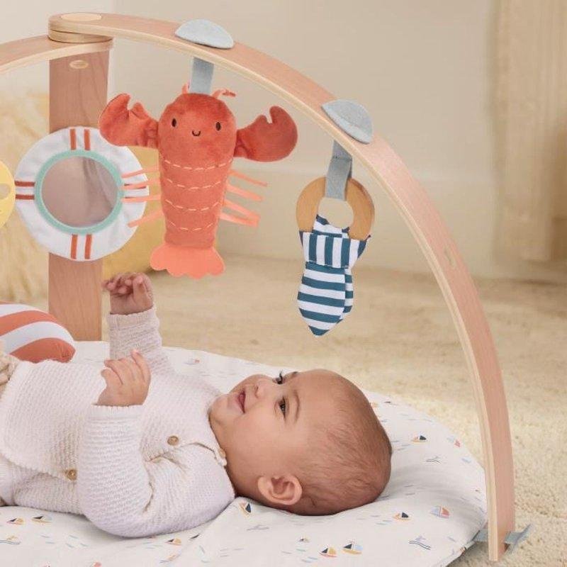 Detalle de Alfombra de Juego Ingenuity Cozy Spot Reversible y Plegable con Arco de Madera