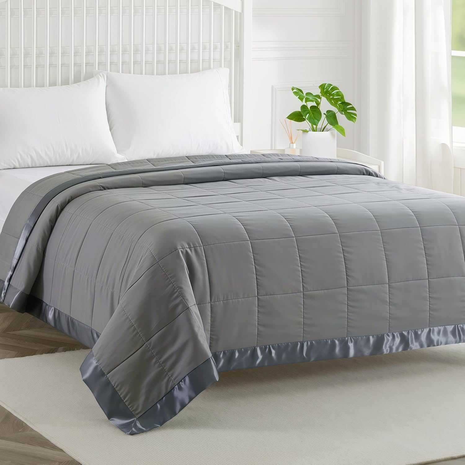 Detalle de COMFLIVE Twin Down Alternative Blanket, Charcoal, Lightweight with Satin Trim