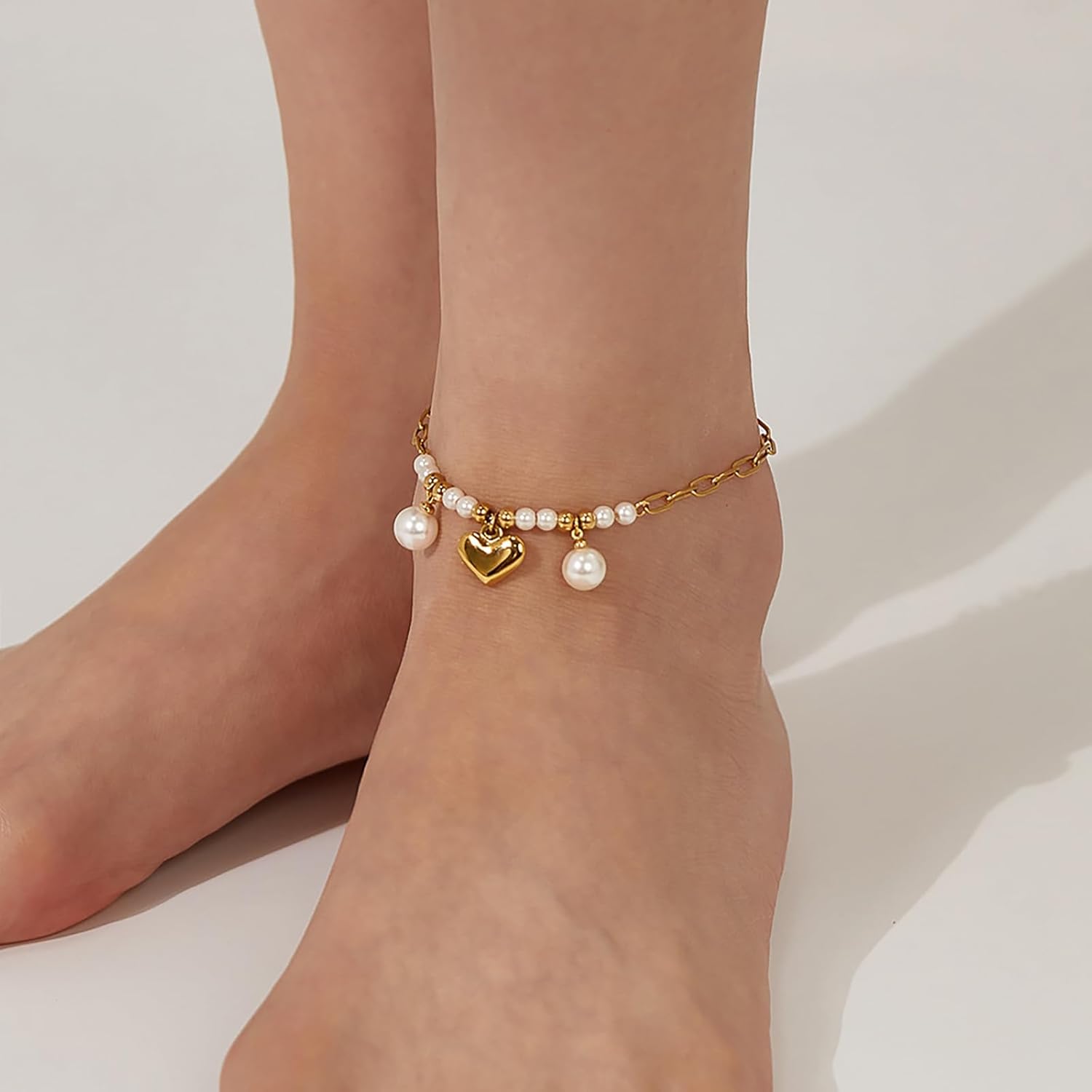 Detalle de Josfeva Damen-Fußkettchen in Gold-Optik mit Perlen-Herz-Anhänger, doppelte verstellbare Kette