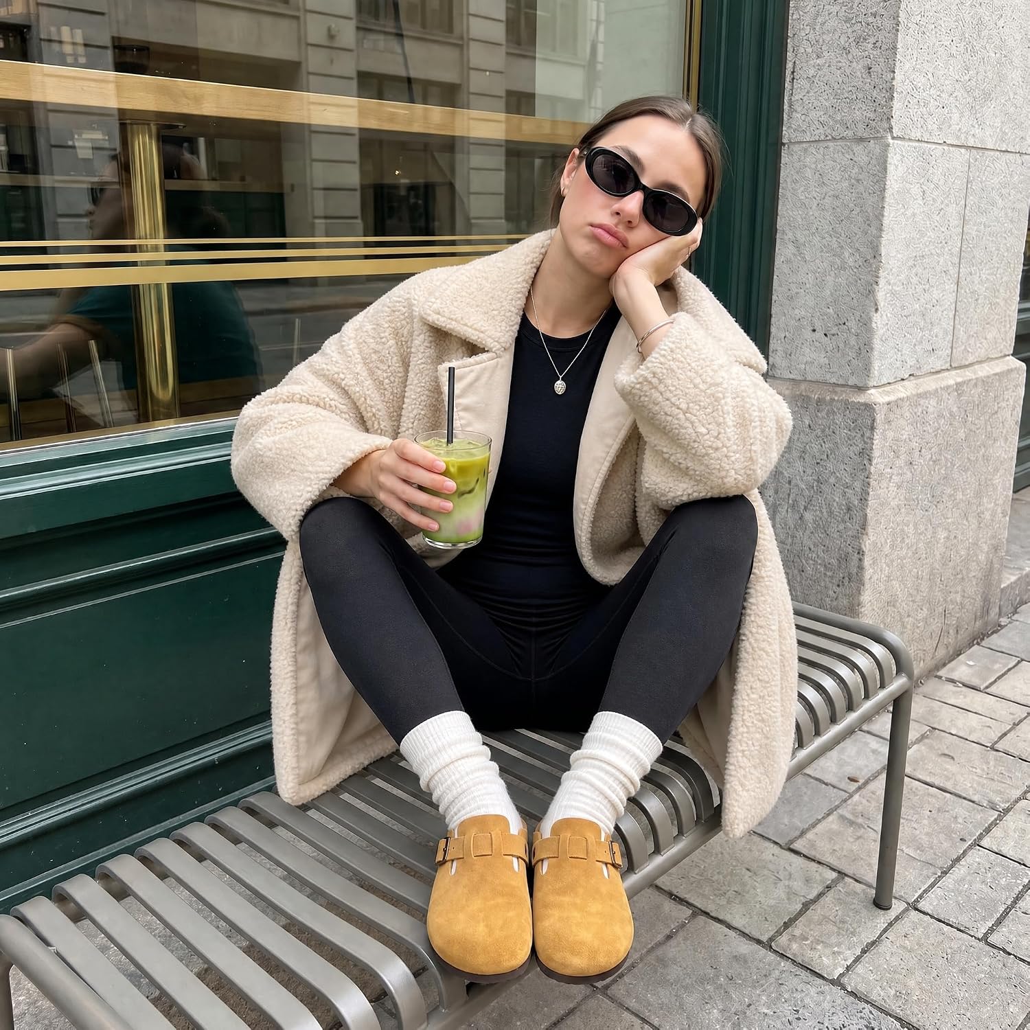 Detalle 2 de CUSHIONAIRE Hana suede clogs for women 👞