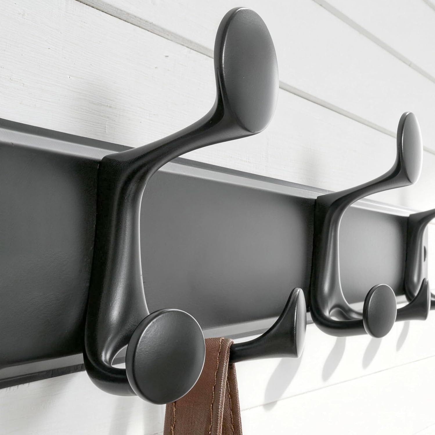 Detalle de SKOLOO 30-Inch Wall-Mounted Coat Rack, 15 Hooks, Matte Black, Pack of 2