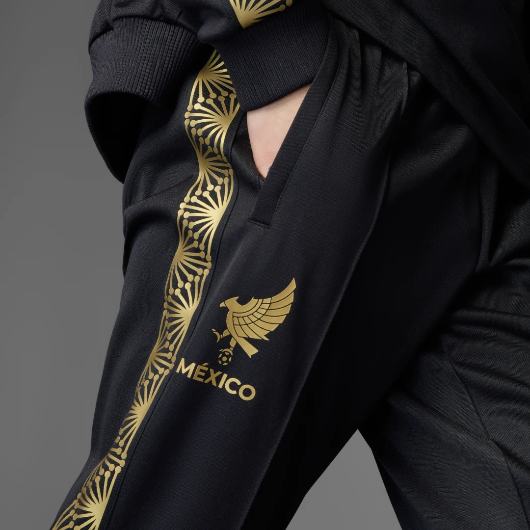 Detalle de Pantalón México Gold de Adidas — negro, cómodo y versátil para el día a día