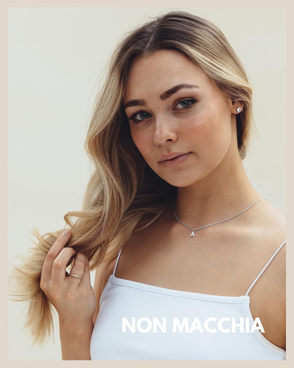 Detalle de GD GOOD.designs collana con lettere 8 mm