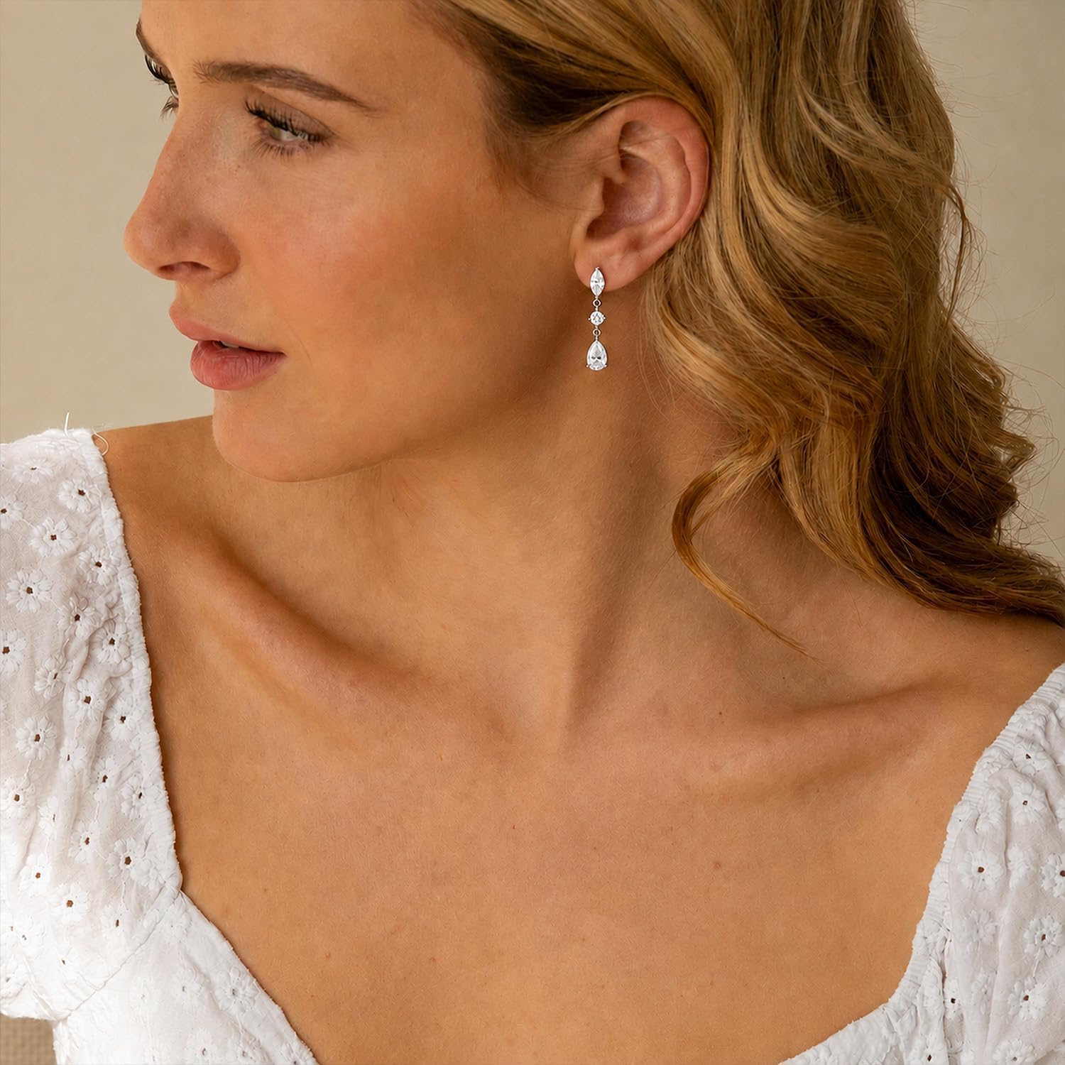 Detalle 2 de Dangle Earrings, 14K Gold Plated