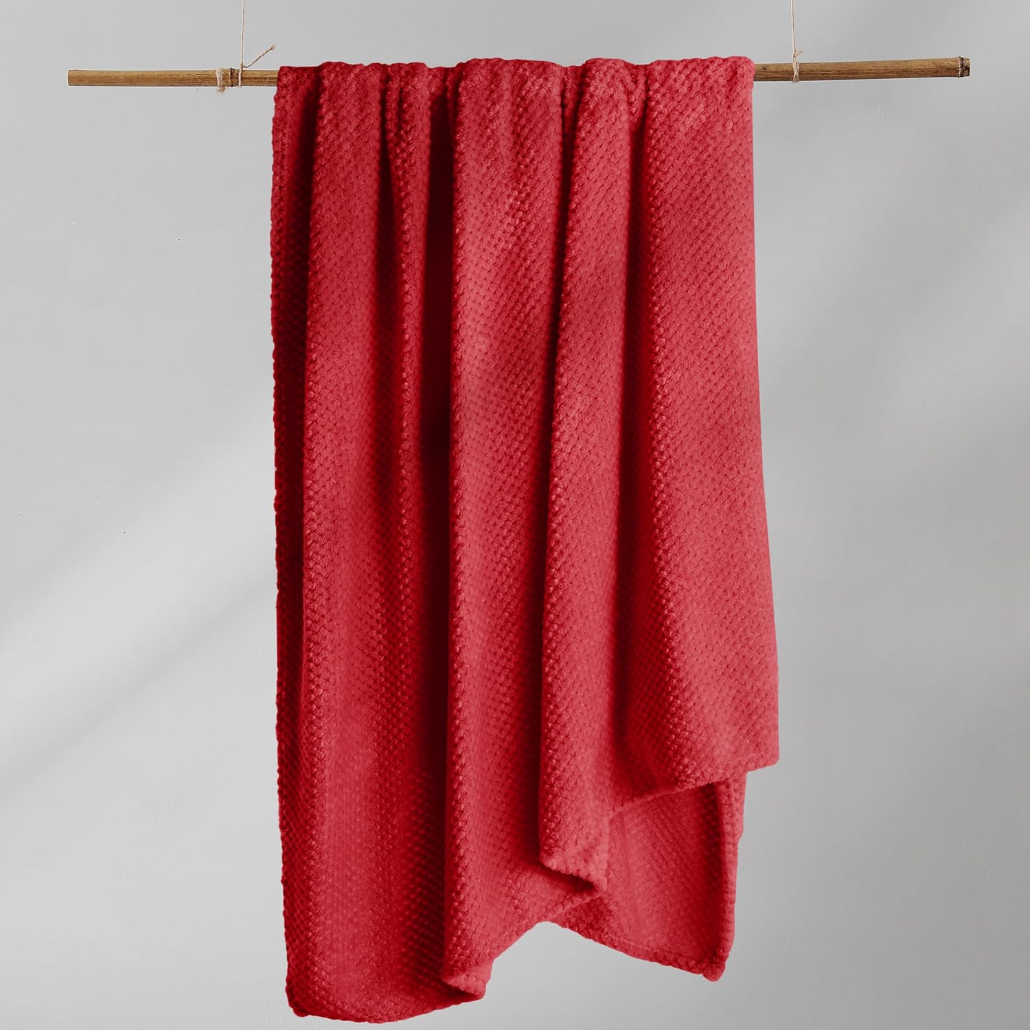 Detalle 2 de DecoKing Couverture polaire 70 x 150 cm plaid doux rouge đ